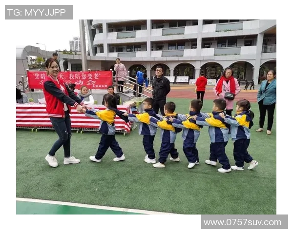 足球明星与可爱娃娃的温馨时刻卡通画展现亲子乐趣与运动激情